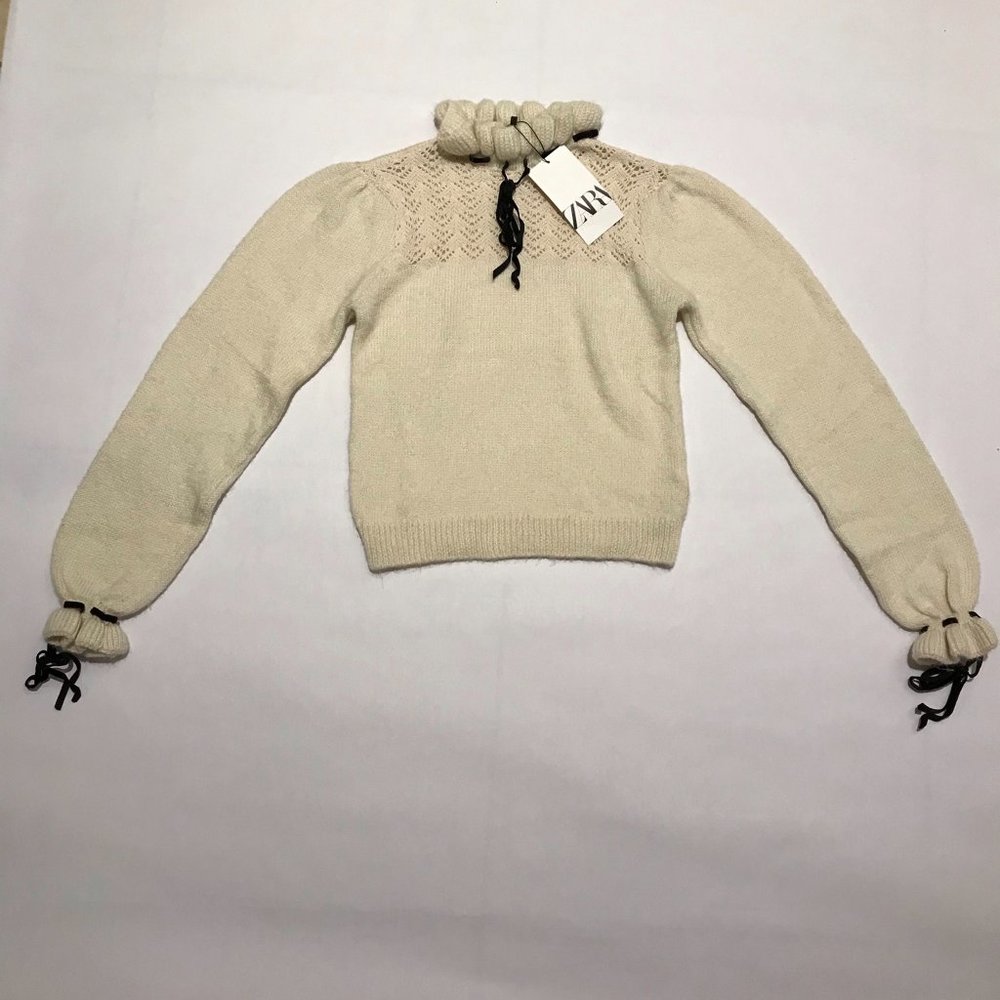 Zara medium sweater M